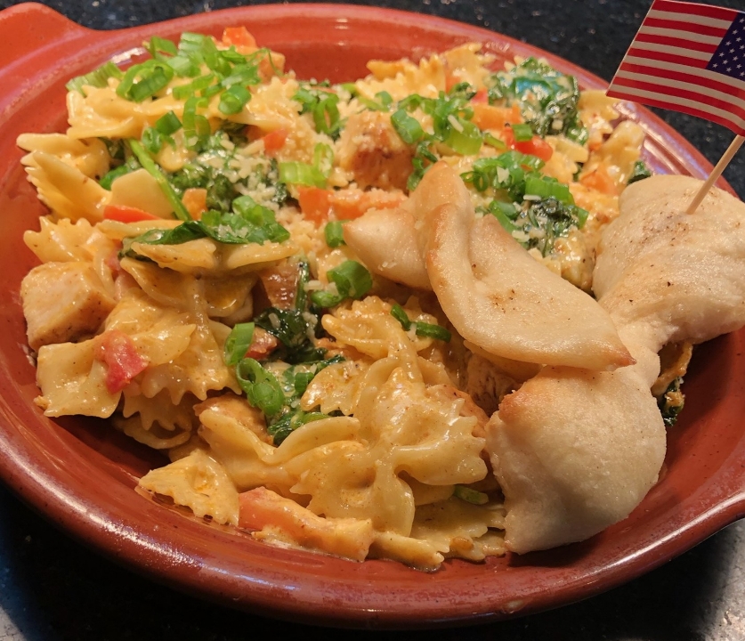Boat-Tie Cajun Pasta Chicken